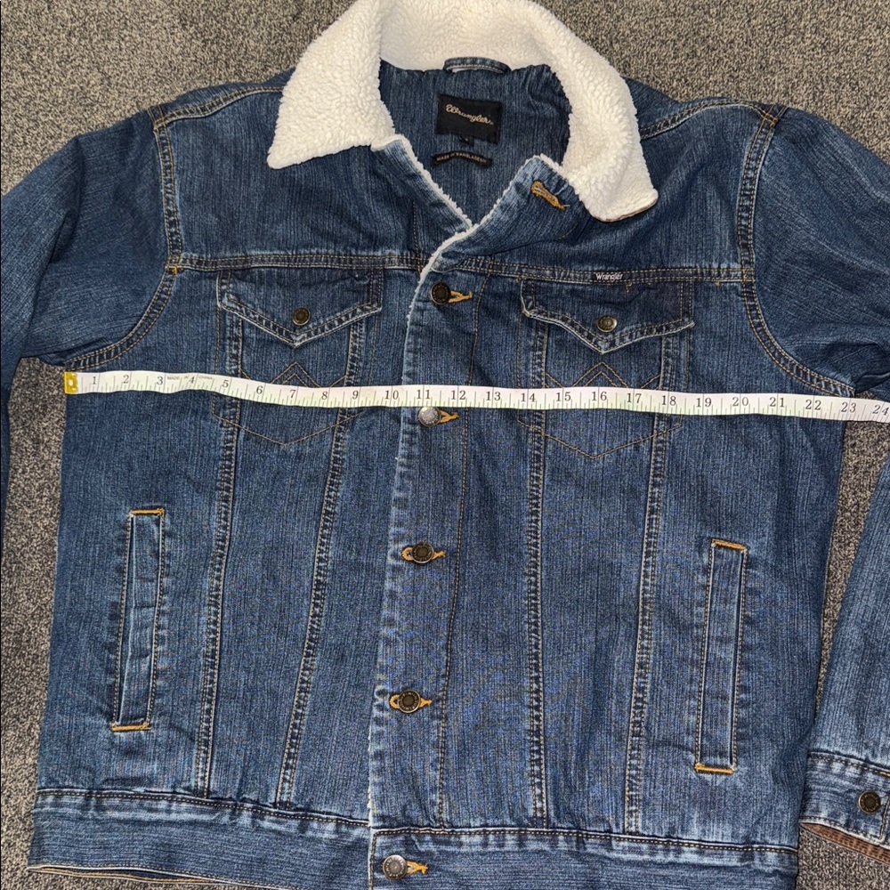 Wrangler Jean jacket men’s size small or women’s l/xl - Picture 3 of 10